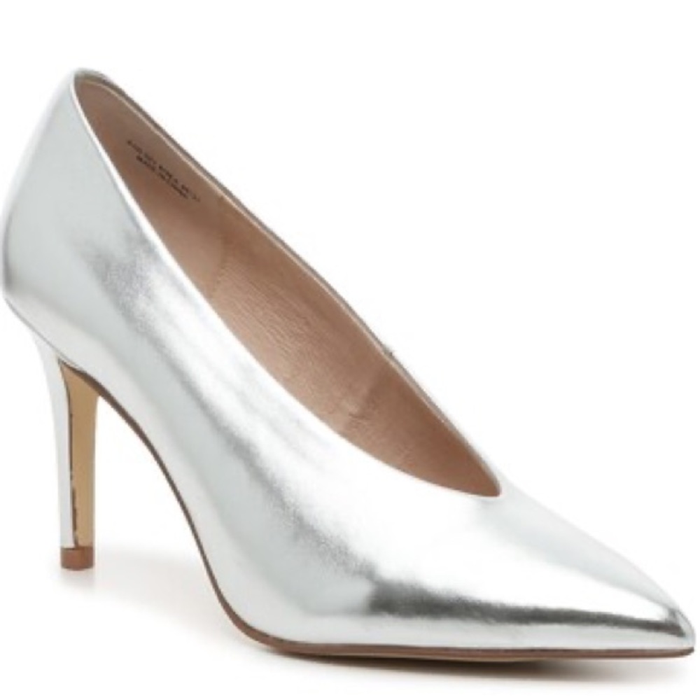 Metallic silver, pointed toe pumps.